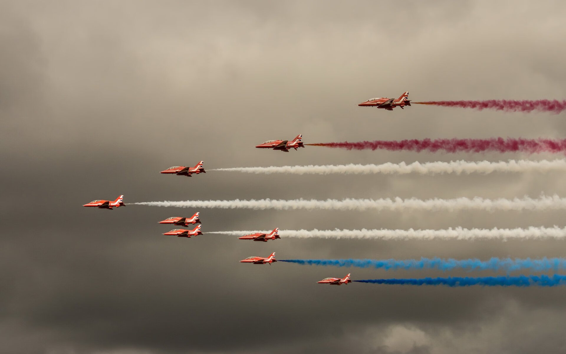 场馆设施翻新完成比赛场地改造计划推进，场馆设计方案