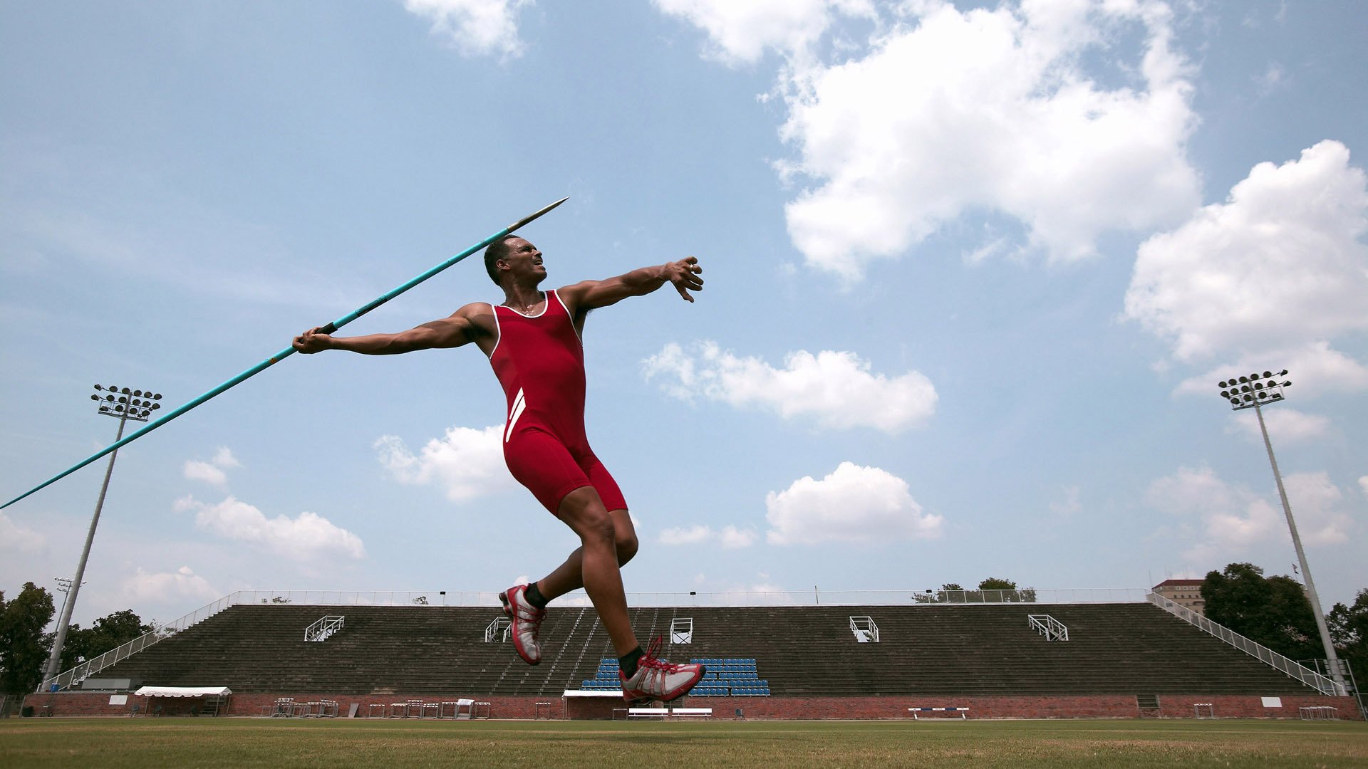 _红土挑战赛：泥土之上演绎速度与技巧的盛宴_，红土是红泥吗