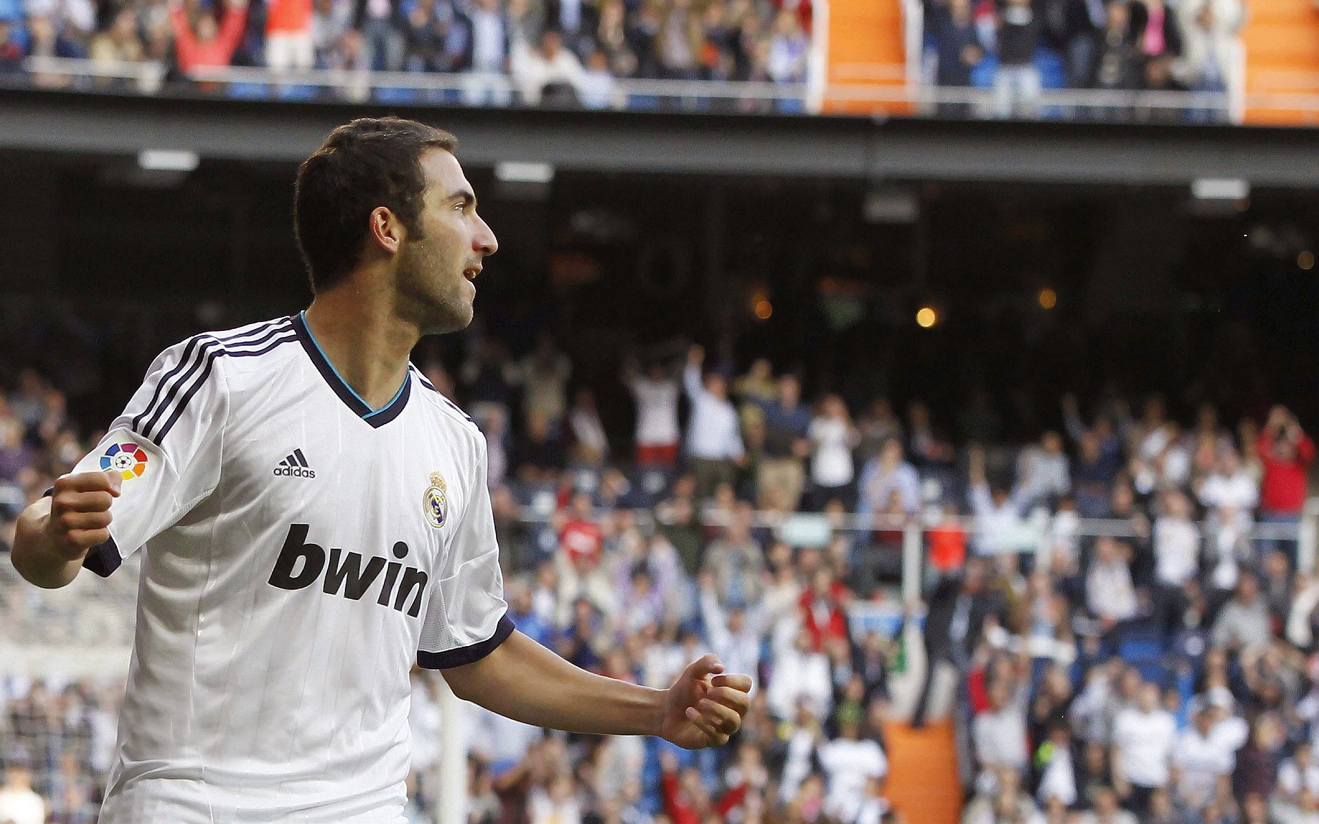 爱游戏全站-中国男足在巴黎奥运会比赛中以3-1击败巴西，北京奥运会男足中国vs巴西